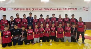 Güreşte Kanlıçay Kupaları Lefkoşa’nın