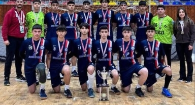 Hentbol Okullarda Hala Sultan İlahiyat Koleji Şampiyon