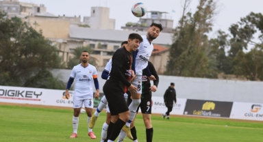Aslanköy liderliği bırakmadı:4-0