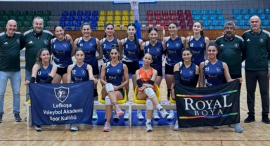 Voleybol Büyük Kadınlarda klasman lideri DAÜ