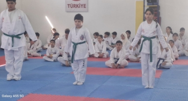 Renkli kuşaklar sınavda terledi
