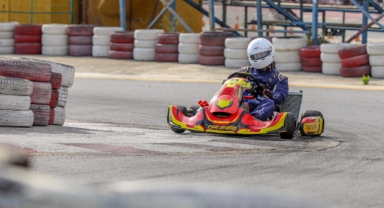 Kartingciler kıyasıya yarıştı