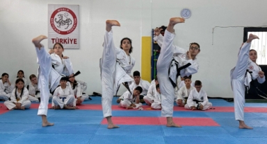 Taekwondocular 23 Nisan’ı kutladı