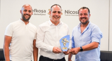 Tenis Federasyonu’ndan Harmancı’ya teşekkür plaketi