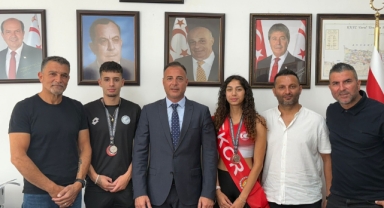 Cahitoğlu, atletizmdeki başarıları kutladı