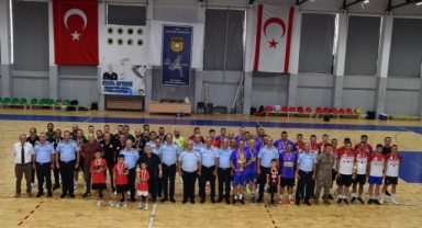 Salon Futbolu’nun şampiyonu Lefkoşa Polis Müdürülüğü B takımı oldu