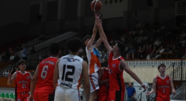 Basketbol U18’de Ada yarı finalde