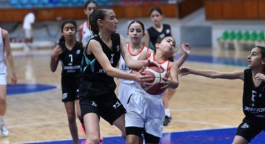 Vedat Kaner U12 Easy Lig devam ediyor