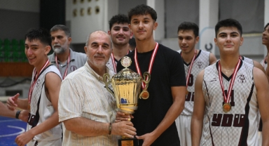 Yakın Doğu Gelişim şampiyon