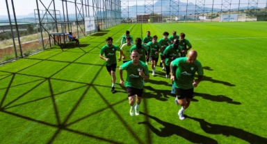 Yeşilova’da 10 oyuncu ile yollar ayrılıyor