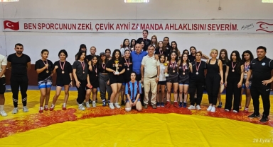 Güreşte Lapta ve Büyükkonuk kızları şampiyon
