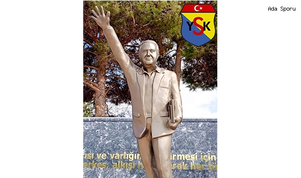 Merhum Mertekçi’nin heykeli dikildi