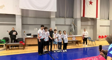 Badminton’da gençler yarıştı