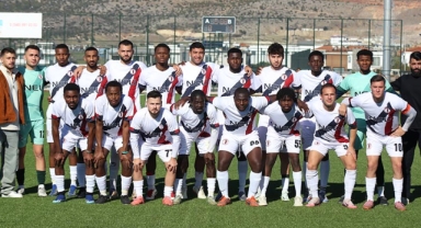 Üniversite futbolda yarı finalistler belirlendi