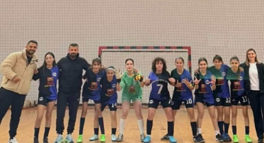 Gazimağusa Meslek Lisesi Futsal Kız takımı farklı başladı: 7-1
