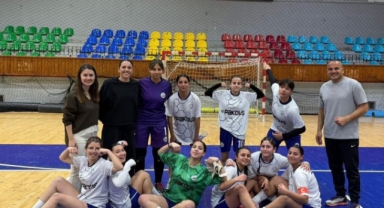 Atatürk Meslek Lisesi Kız Futsal Takımı’ndan 3’te 3