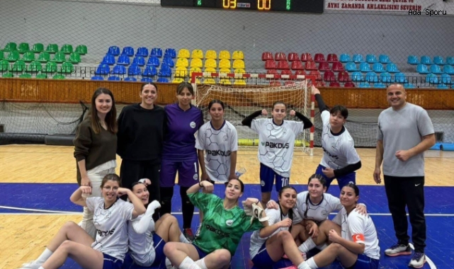 Atatürk Meslek Lisesi Kız Futsal Takımı’ndan 3’te 3