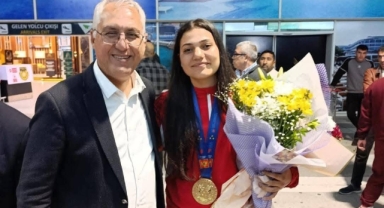 Hala Sultan İlahiyat Koleji Öğrencisi Sedef Nergiz Türkiye Şampiyonu