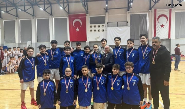 Levent Schools Ortaokul Erkek Basketbol Takımı Şampiyon