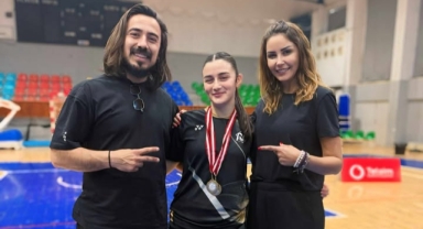 U19 Badmintonda Tamara Hürdeniz fark yarattı