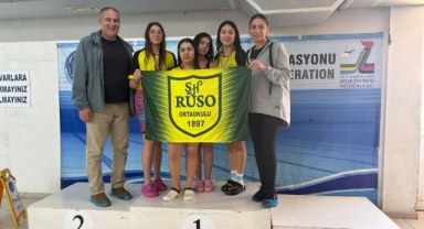 Yüzmede Şht. Hüseyin Ruso Ortaokulu’ndan Şampiyonluk