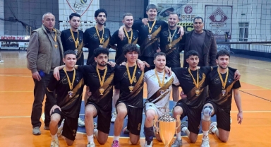DAÜ Büyük Erkeklerde Şampiyon 