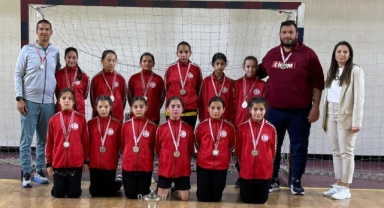 Dikmen İlkokulu Kızları ikinci