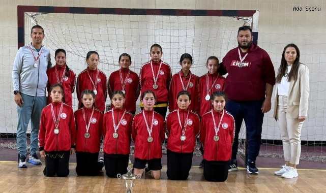 Dikmen İlkokulu Kızları ikinci