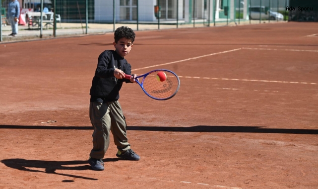 Ekrem Yeşilada Kış Kupası’nda küçük raketler korta çıktı