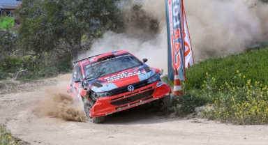 Sezonun ilk zaferi Bozalanlar-Evrensel ikilisinden