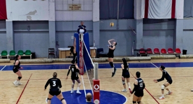 Voleybol Kadınlar Ligi'nde DAÜ final serisini eşitledi