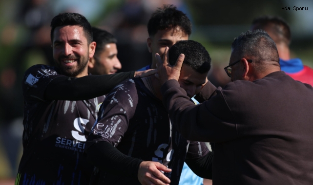 Alt tarafta gülen Geçitkale:3-0