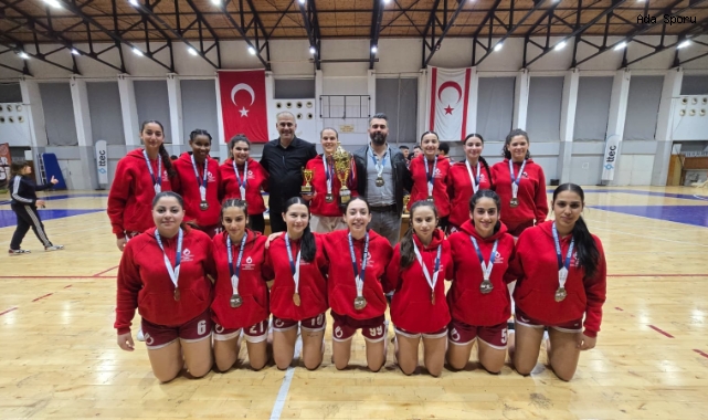 Hentbolda UKÜ’den çifte zafer