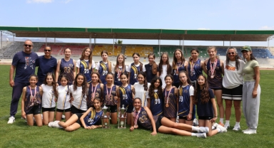 Şehit Turgut Ortaokulu’ndan çifte şampiyonluk