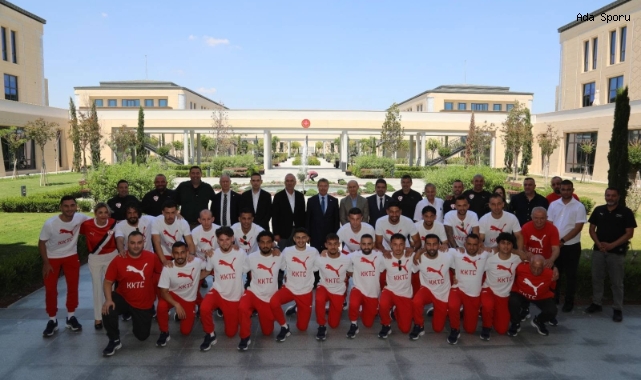 Başbakan Üstel, Milli Takımı Kabul Etti..!