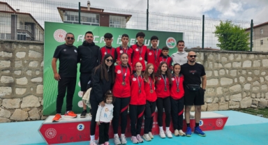 Bayrak takımlarımız Kütahya’da kürsüde