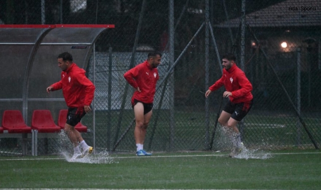 Milliler son provayı yoğun yağmur altında yaptı
