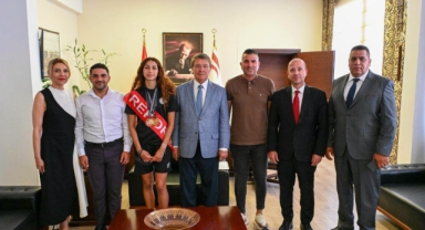 BAŞBAKAN ÜSTEL, MİLLİ ATLET ADA KAFA’YI KABUL ETTİ