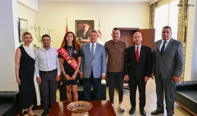 BAŞBAKAN ÜSTEL, MİLLİ ATLET ADA KAFA’YI KABUL ETTİ