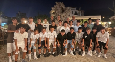DTB U15 şampiyonluğu kutladı