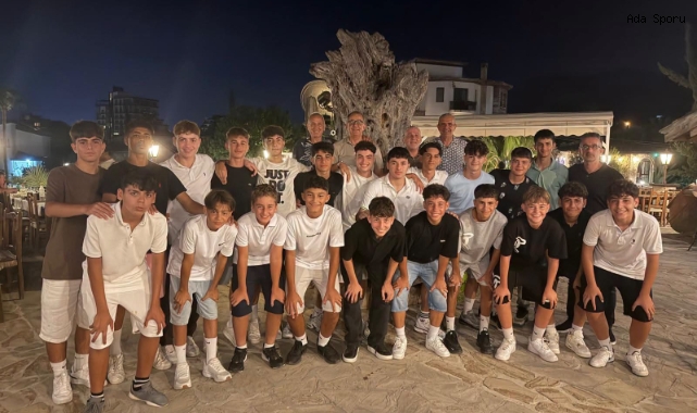 DTB U15 şampiyonluğu kutladı