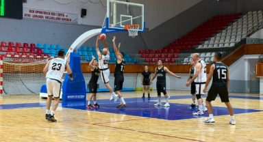 Polisler Basketbolda mücadele ediyor