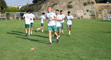 Şampiyon sahaya indi